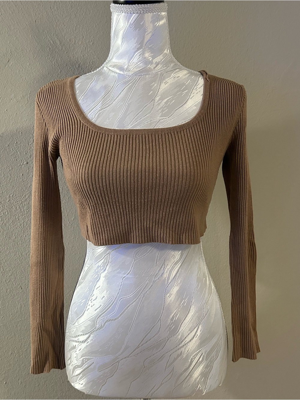 Ribbed Scoop Neck Crop Top - Brown
